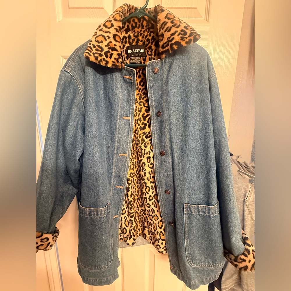 Vintage Women's Denim Jacket with Leopard Faux-Fur Lining - Denim
Size M